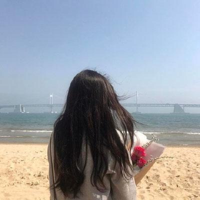 美丽的背影女生微信头像