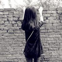 qq女生背影头像黑白图片