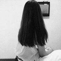 qq女生背影头像黑白图片