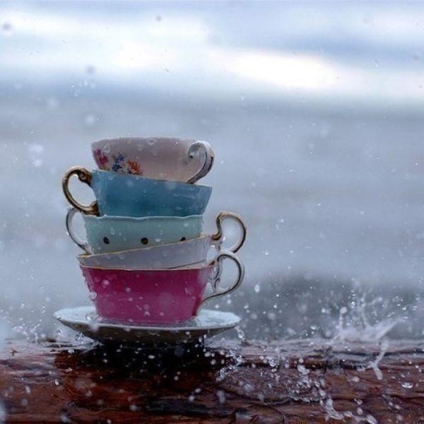 雨一直下背景图片 