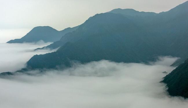 庐山半山腰云雾图片