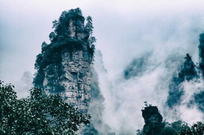 张家界的群山风光图片