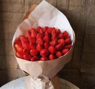 Strawberry flowers草莓图片