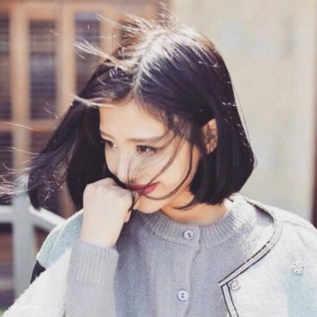 一个女生背景图片