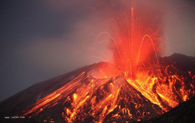 火山爆发  