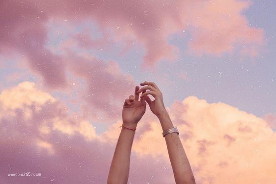 女孩祈祷安好背景图片 