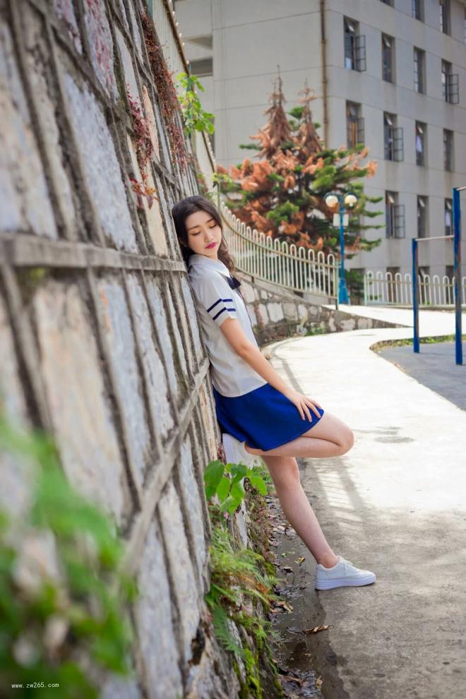 微笑女孩背景图片 