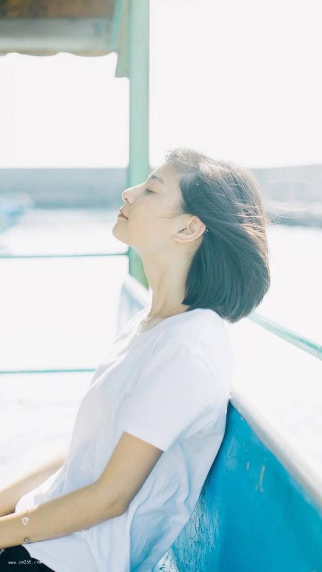 一个女生背景图片