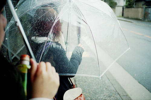 下雨天雨伞唯美图片