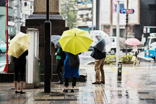 下雨天雨伞唯美图片