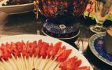 菜类俱全的火锅图片