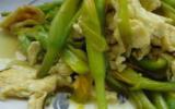 黄花菜炒鸡蛋的家常做法