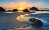 夕阳黄昏下的海滩唯美意境图片